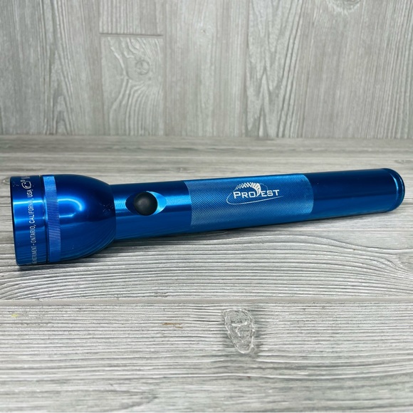 Mag- lite flashlight / torch blue proest works needs new bulb - Picture 2 of 3